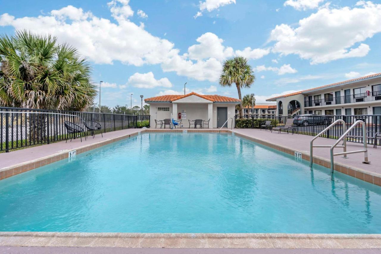 Quality Inn & Suites Orlando East - Ucf Area Alafaya Exterior photo