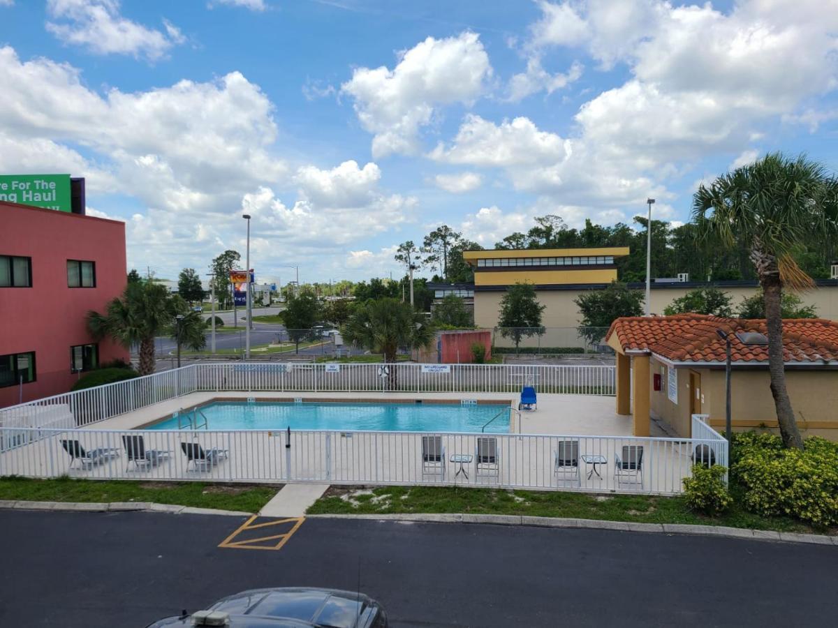 Quality Inn & Suites Orlando East - Ucf Area Alafaya Exterior photo