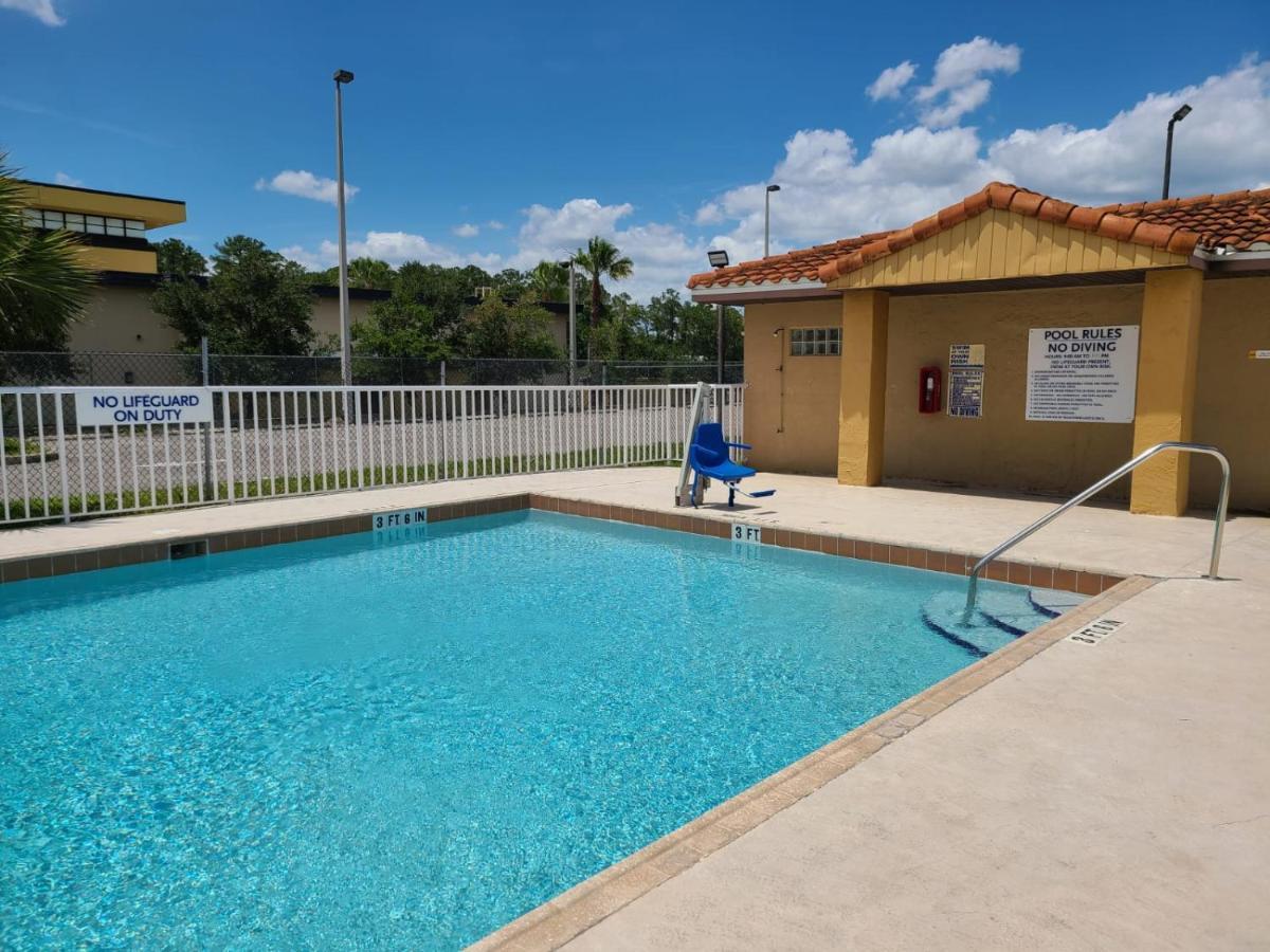 Quality Inn & Suites Orlando East - Ucf Area Alafaya Exterior photo